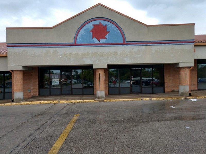 STERLING BAZAAR: 3311 N Sterling Ave, Peoria, IL 61604